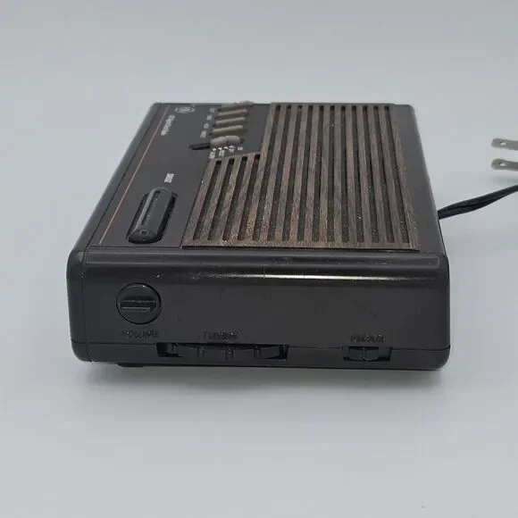 Vintage GE 7-4612A Digital Alarm Clock Radio AM/FM Woodgrain Tested Works - Picture 3 of 9